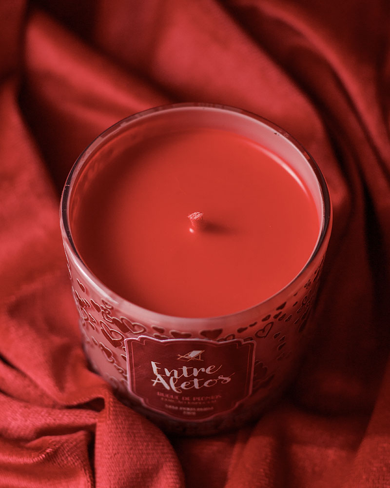 Vela Perfumada Quintal de Abril - Entre Afetos | Buquê de Peônias 190g - Imagem 3