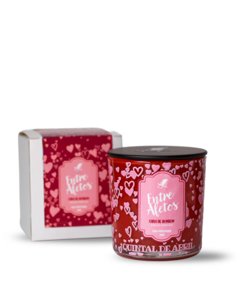 Vela Perfumada Quintal de Abril - Entre Afetos | Caixa de Bombons 190g
